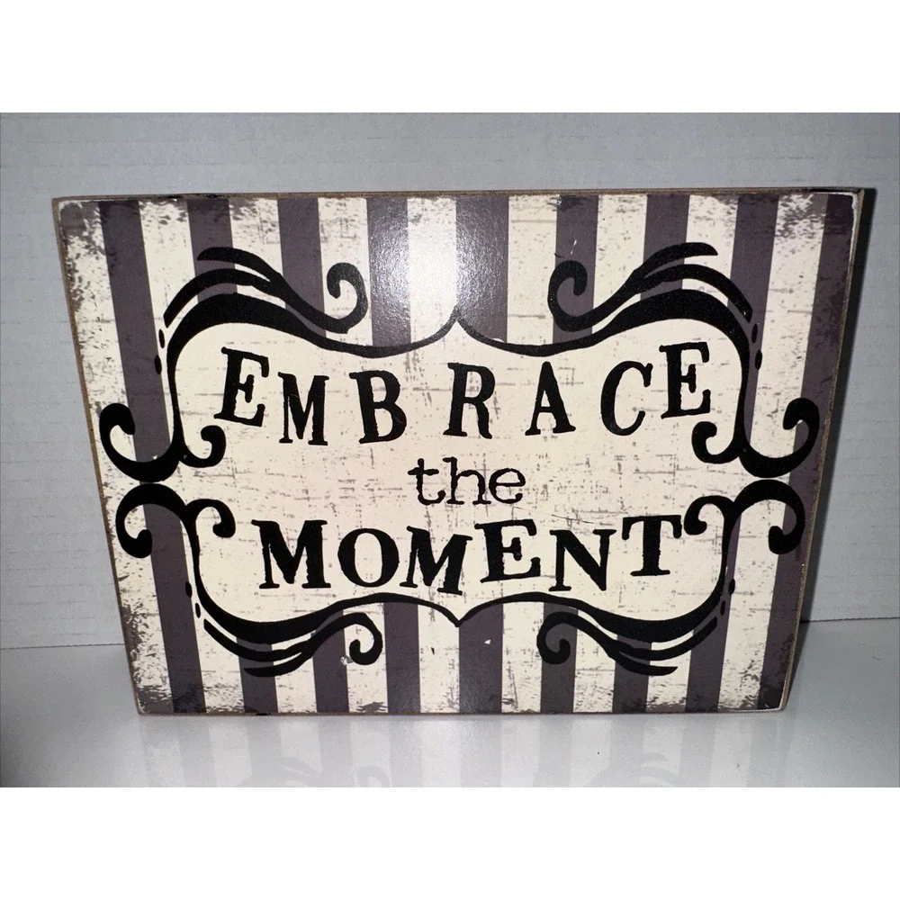 Young's Inc Wooden Sign/Plaque EMBRACE THE MOMENT NEW A38